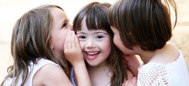 Schon ab dem Säuglingsalter fördern: Ergotherapeuten betreuen Kinder mit Down-Syndrom und deren Eltern