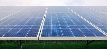 Zusammenarbeit von Innovestment und Rinovasol: Durch Sanierung und Recycling von Solarmodulen die Energiewende vorantreiben