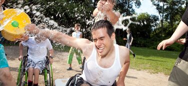 Urlaubsträume erfüllen: FoB ruft Reiseförderung für Menschen mit Behinderung ins Leben