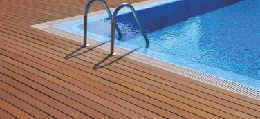 Rutschhemmende Imprägnierlasur für Holzfußböden: Neuentwicklung in der Outdoor-Serie CROMAPROTECT