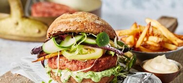 The Vegetarian Butcher mischt den Burgermarkt auf: Launch des veganen Raw NoBeef Burgers