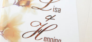 Glänzende Akzente auf Einladungen, Urkunden oder Menükarten mit Hochglanz-Veredlungsfolien