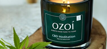 Zur Entspannung: Duftkerzen mit natürlichem CBD von OZOÍ