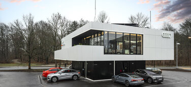 Audi charging hub: Lounge