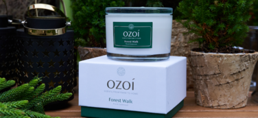 Ab in den Wald dank der veganen Duftkerze "Forest Walk" von OZOÍ
