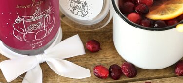 Fest der Sinne bei Juwelkerze: der Schmuck funkelt im Inneren und es duftet nach Lebkuchen, Bratapfel sowie Tannenbaum