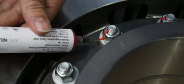 Schraubenmarkierungslack sauber anbringen