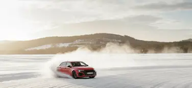 Schneegestöber: Audi RS 3 im Drift