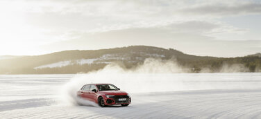 Schneegestöber: Audi RS 3 im Drift