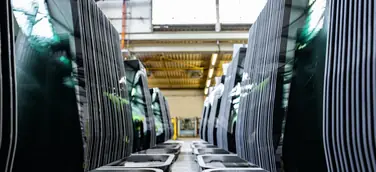 Pilotprojekt gestartet: Aus defektem Autoglas sollen neue Scheiben für den Audi Q4 e-tron werden