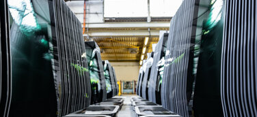 Pilotprojekt gestartet: Aus defektem Autoglas sollen neue Scheiben für den Audi Q4 e-tron werden