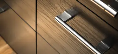 Universeller UV-Mehrschichtlack mit stabilem Glanzgrad: Neues, hochflexibles Materialsystem von CROMA LACKE