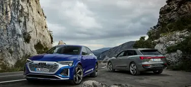 Audi SQ8 Sportback e-tron quattro, Standaufnahme, Farbe: Ultrablau Metallic.