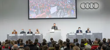 Auf der letzten Betriebsversammlung des Jahres forderte der Betriebsratsvorsitzende Rainer Schirmer vor der Neckarsulmer Belegschaft Klarheit für alle Werke der vier Ringe.