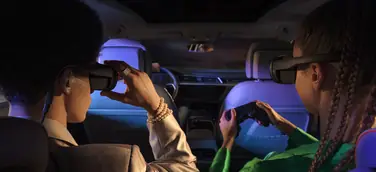 Als weltweit erster Automobilhersteller hat Audi das Virtual-Reality-Entertainment von holoride in Serie gebracht.