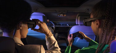 Als weltweit erster Automobilhersteller hat Audi das Virtual-Reality-Entertainment von holoride in Serie gebracht.