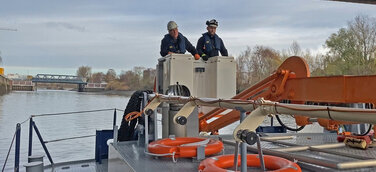 Gasspürer bei ihrem Einsatz auf dem Spezialschiff Brückenkieker.