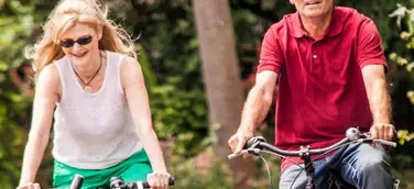 Mobilität hat einen enormen Einfluss auf die eigene Gesundheit und das Klima. Aufs Fahrrad umsteigen reduziert den ökologischen Fußabdruck; andere zu überzeugen und mitzureißen wirkt sich auf den Handabdruck aus. Diese und andere Aspekte gehören zu einer ergotherapeutischen klimasensiblen Beratung.
