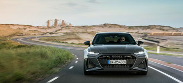 Audi RS 6 Avant performance Fahraufnahme, Farbe: Nimbusgrau in Perleffekt