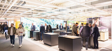 Besucher und Aussteller auf den Küchen-Kompetenz-Tagen