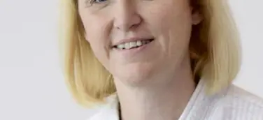 „Es ist überfällig“, äußert sich die Ergotherapeutin Bettina Simon, Vorstandsmitglied für Versorgung und Kostenträger des DVE (Deutscher Verband Ergotherapie e.V.), zum Thema Einführen der Blankoverordnung für Heilmittelerbringer wie Ergotherapeut:innen. 