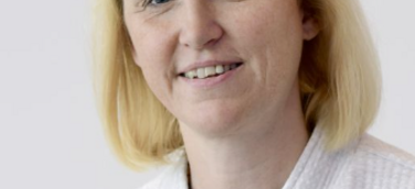 „Es ist überfällig“, äußert sich die Ergotherapeutin Bettina Simon, Vorstandsmitglied für Versorgung und Kostenträger des DVE (Deutscher Verband Ergotherapie e.V.), zum Thema Einführen der Blankoverordnung für Heilmittelerbringer wie Ergotherapeut:innen. 