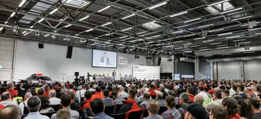 Betriebsversammlung Neckarsulm: „Es geht nicht ums Wollen, es geht ums Machen.“ Alexander Reinhart, stellvertretender Betriebsratsvorsitzender: „Die Neckarsulmer_innen haben eine klare Zukunftsperspektive in Form von Zusagen für E-Modelle verdient.“