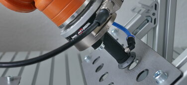 Forschungsprojekt VADER gestartet: Assistenzsystem zur Automatisierung von Produktionsprozessen mit Robotern