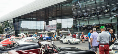 180 Oldtimer fahren bei der legendären Rallye mit. Die Audi Tradition ist mit vier historischen Fahrzeugen vertreten.