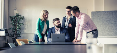 Benjamin Jenner als Speaker beim Format "FIT FOR..." in Stuttgart