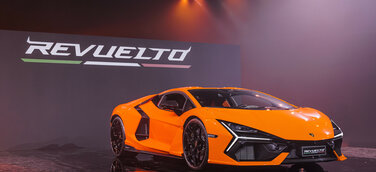 Lamborghini Revuelto Das Fahrzeug wird noch nicht zum Verkauf angeboten und unterliegt somit nicht der Richtlinie 1999/94/EG. Die Verbrauchs- und Emissionsdaten befinden sich im Typgenehmigungsprozess.