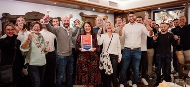 Das NIC-Team feiert die erneute Auszeichnung als »Great Place to Work« bei der alljährlichen Weihnachtsfeier