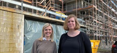 Wiesbadener Stadträtin Milena Löbcke und Dr Eike Muhr THE FLAG (v. r.n.l.)