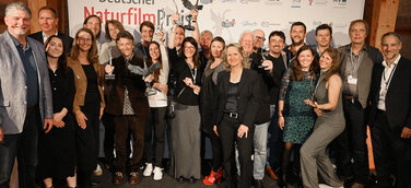 Preisträger:innen des Deutschen NaturfilmPreises 2023 mit Schirmherrin Steffi Lemke, Bundesministerin für Umwelt, Naturschutz, nukleare Sicherheit und Verbraucherschutz
