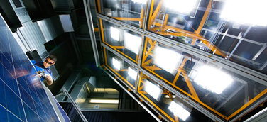 Startschuss für die Solar Energy Conference: TÜV Rheinland bietet der internationalen Solarindustrie mit seinem neuen Veranstaltungsformat einen umfassenden Markt- und Technologieüberblick. Details: www.tuv.com/landingpage/en/pv-module-forum