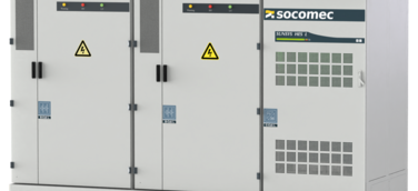 Ready to go: Das neue Speichersystem SUNSYS HES L SKID wird vormontiert, intern verkabelt und auf einem Gestell geliefert. 