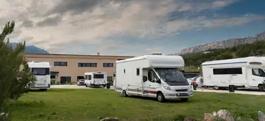 Warum sich der Kauf eines gebrauchten Wohnwagens oder Wohnmobils beim Fachhändler lohnt