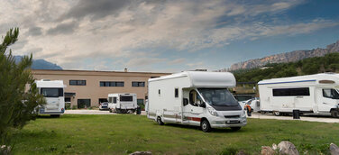 Warum sich der Kauf eines gebrauchten Wohnwagens oder Wohnmobils beim Fachhändler lohnt