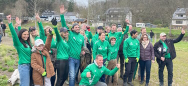 Viele Prominente Helfer unterstützen die Aufforstungs-Aktion im Ahrtal