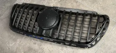 Raptor Look: der Panamericana Kühlergrill für Mercedes 907 und 910
