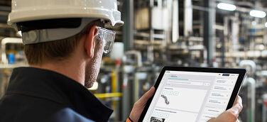 Mann mit Tablet in der Hand