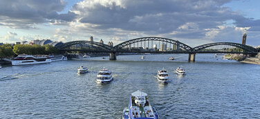 Flotte der KölnTourist Personenschiffahrt am Dom