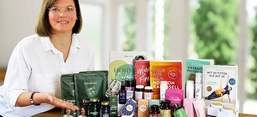 Frau mit Produktsortiment