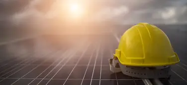 Energie vom eigenen Dach: Solarstrom und intelligentes Energiemanagement machen Betriebe unabhängiger von steigenden Energiepreisen.