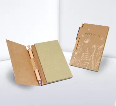 Sichtbar nachhaltig:  Bei der Produktlinie PURE notes sind die Naturmaterialien wichtigstes Gestaltungselement.