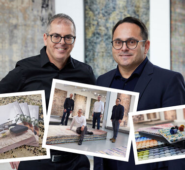 Die Designer und Geschäftsführer der Mischioff AG, Sascha und Dani Misio, präsentieren stolz den neuen Gesamtkatalog.