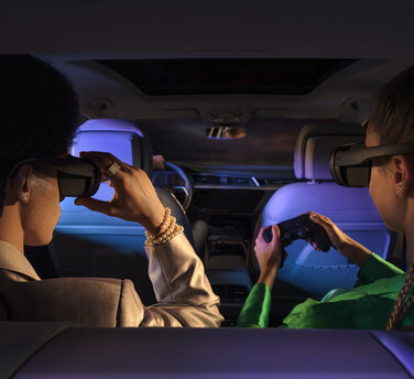 Als weltweit erster Automobilhersteller hat Audi das Virtual-Reality-Entertainment von holoride in Serie gebracht.