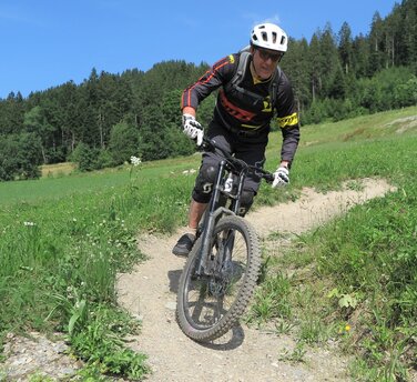 Sicher und mit viel Spaß bergab fahren mit dem Mountainbike