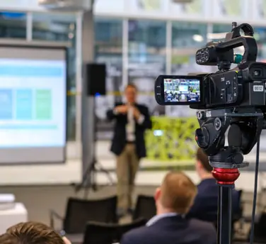 Videoformate Interne Kommunikation, Unternehmensvideos, Tutorials, Webinare und Vlog, Podcast