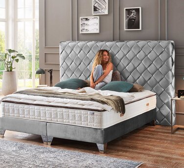 Boxspringbett Samt in Grau mit geflochtenes Kopfteil
